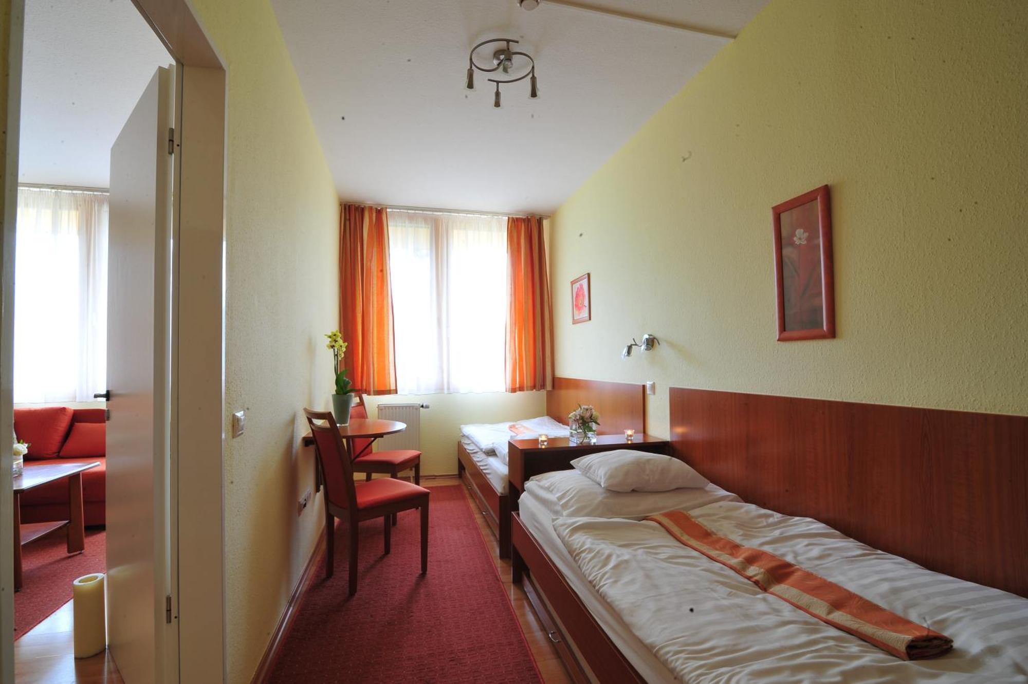 Apartman Hotel Bük Habitación foto