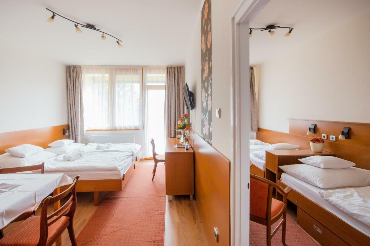 Apartman Hotel Bük Habitación foto